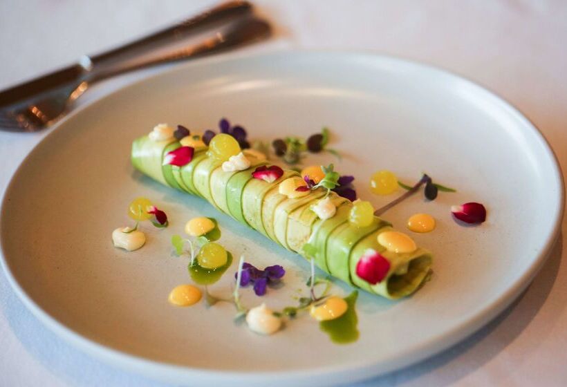 בית מלון כפרי Hilton Cairns