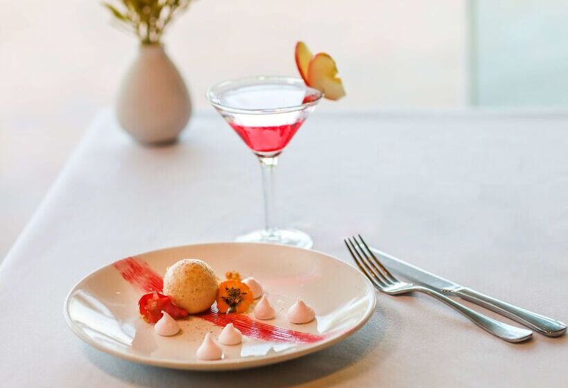 בית מלון כפרי Hilton Cairns