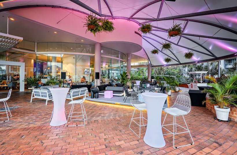 هتل Hilton Cairns