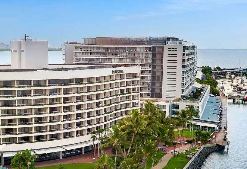 בית מלון כפרי Hilton Cairns