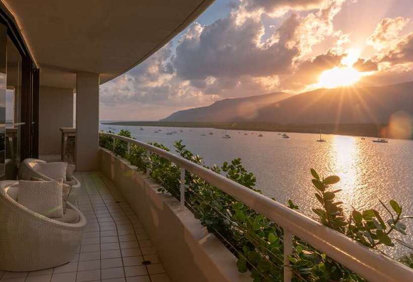 בית מלון כפרי Hilton Cairns