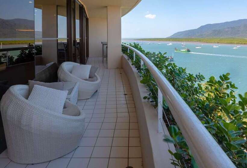 בית מלון כפרי Hilton Cairns