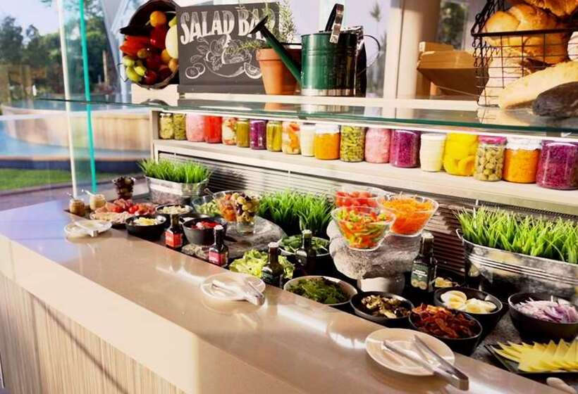 בית מלון כפרי Hilton Cairns