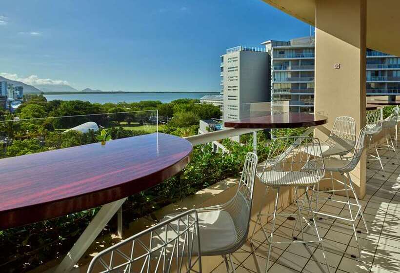 בית מלון כפרי Hilton Cairns