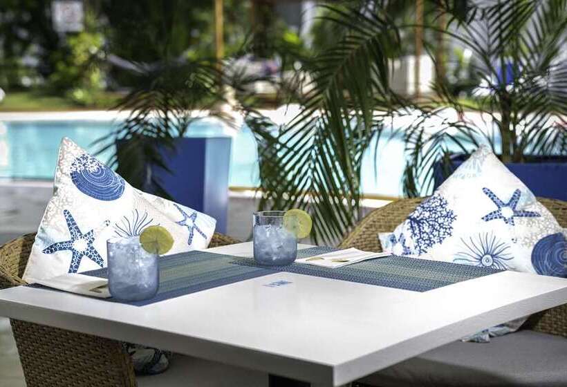 בית מלון כפרי Hilton Cairns