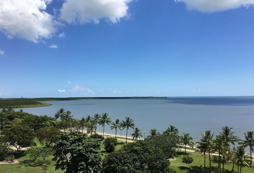 فندق Cairns Harbourside