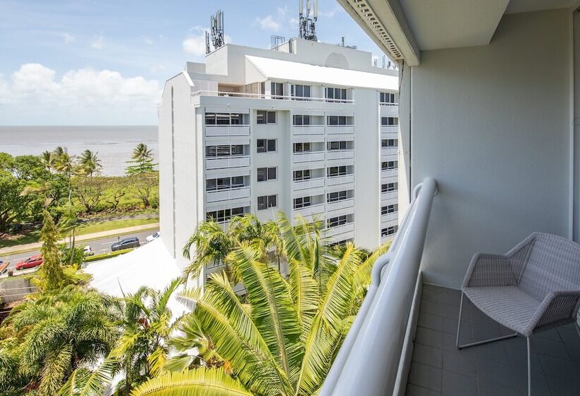 فندق Cairns Harbourside