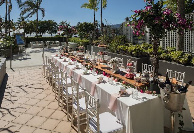 فندق Cairns Harbourside