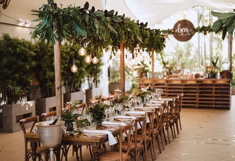 هتل Cairns Harbourside