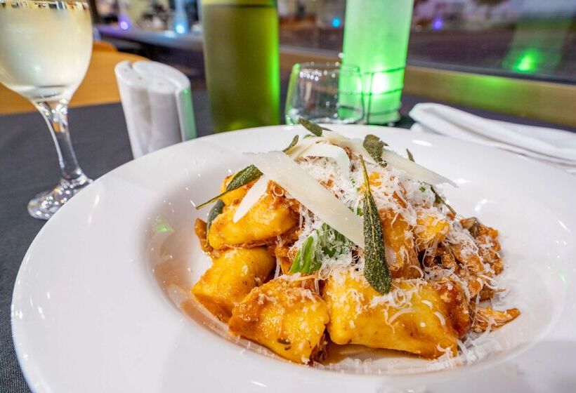 فندق Hospitality Esperance Surestay Collection By Best Western