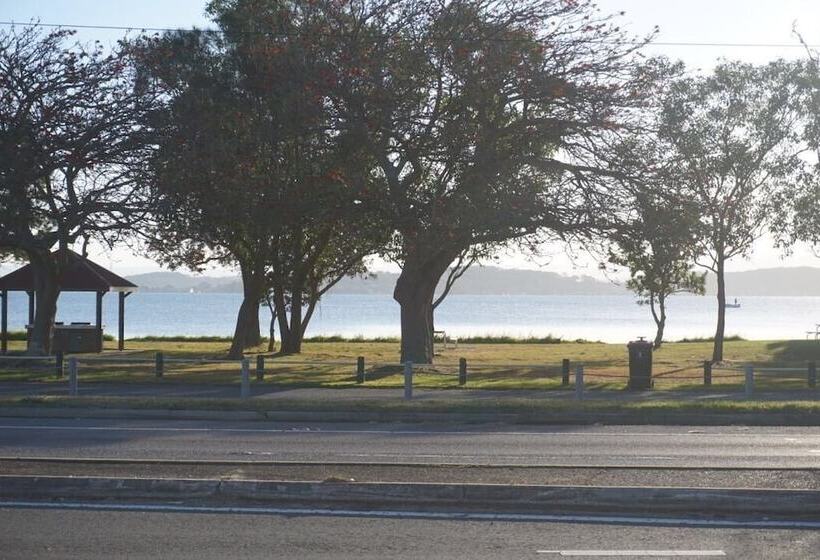 هتل Lakeview Motor Inn