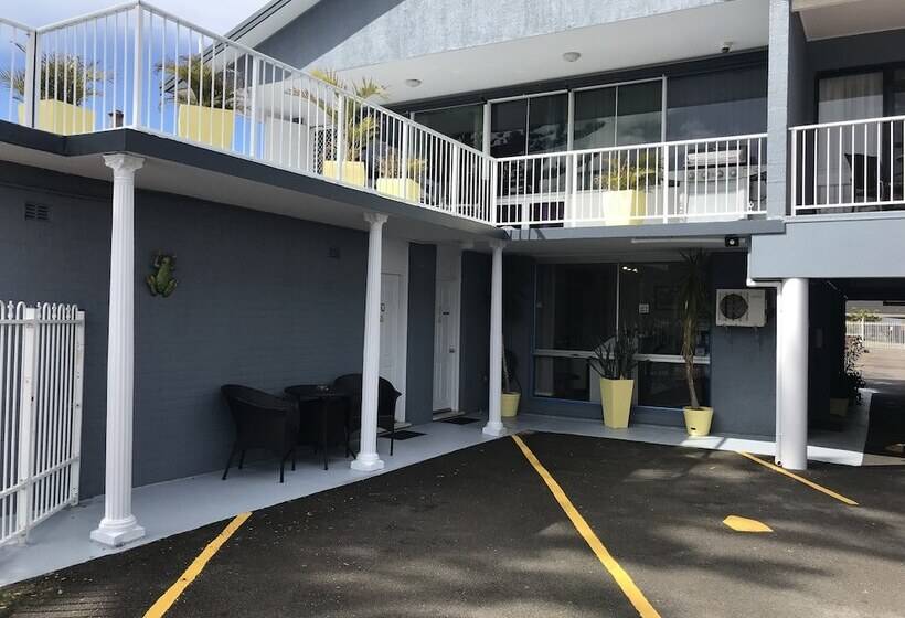 هتل Lakeview Motor Inn