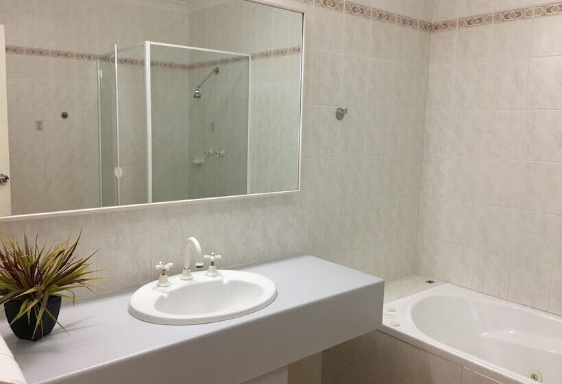 هتل Lakeview Motor Inn