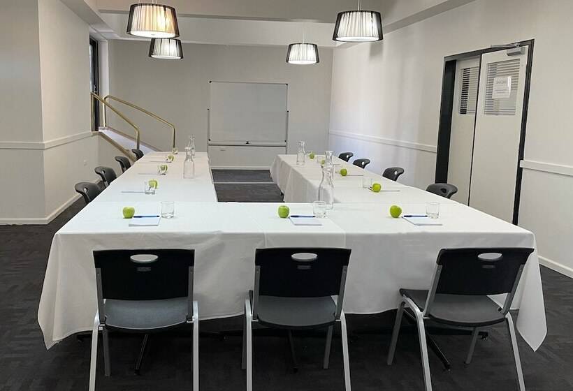 هتل Littomore Suites Bathurst