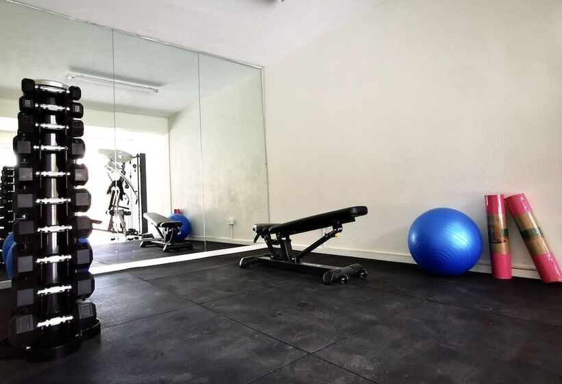 هتل Littomore Suites Bathurst