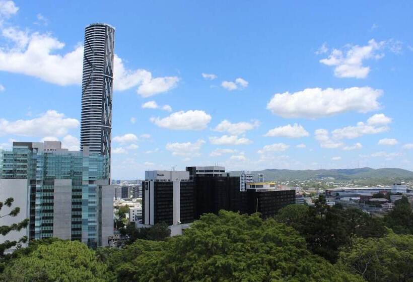 Отель Madison Tower Mill