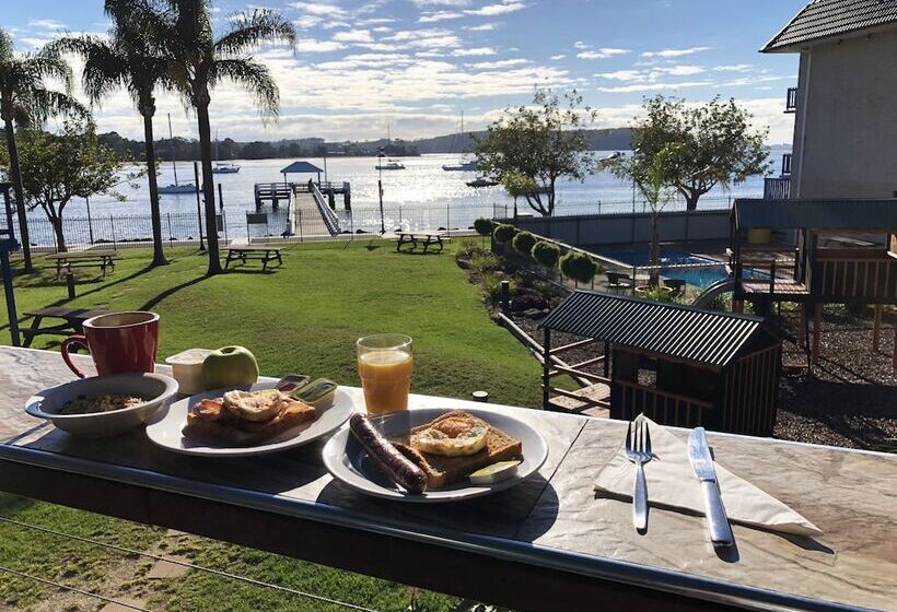 Отель Mariners On The Waterfront