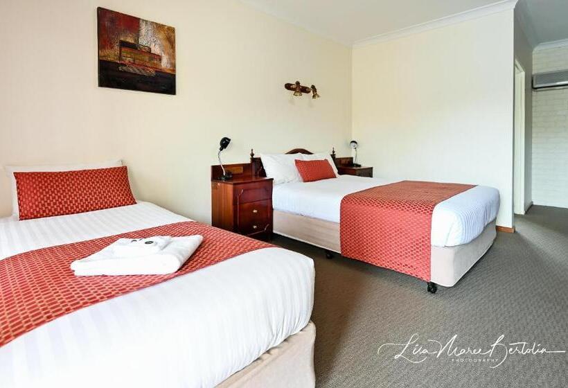 בית מלון כפרי Narrandera Club Motor Inn