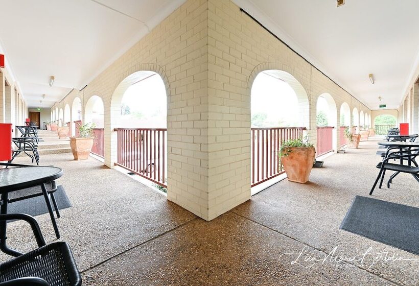 בית מלון כפרי Narrandera Club Motor Inn