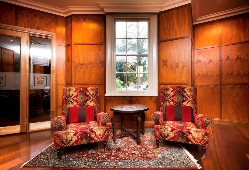 هتل Mercure Canberra