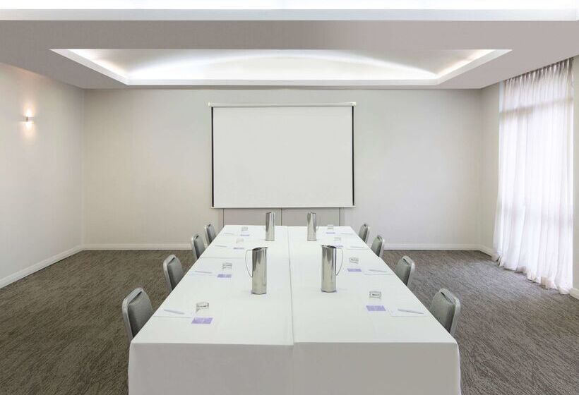 Отель Mercure Newcastle