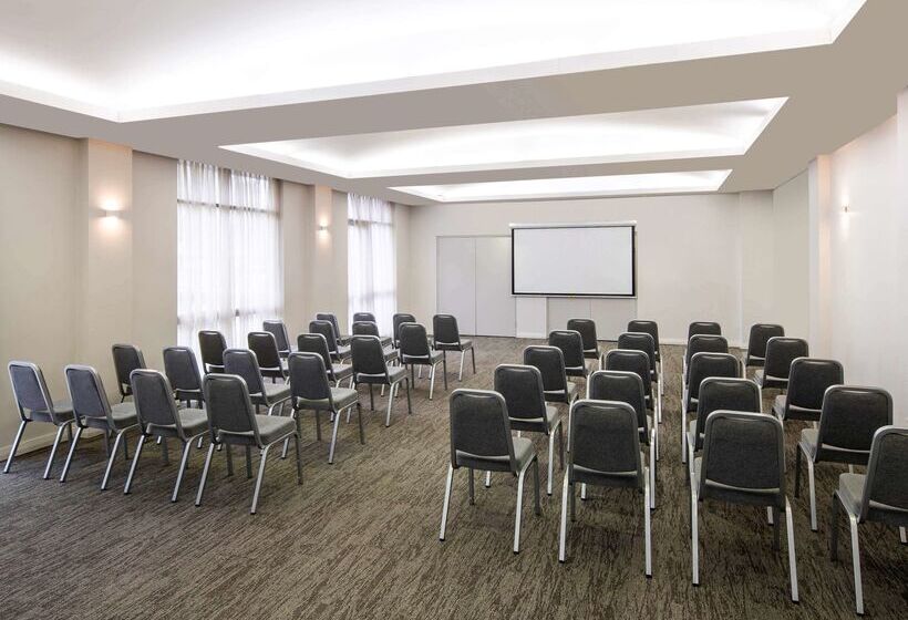 Отель Mercure Newcastle