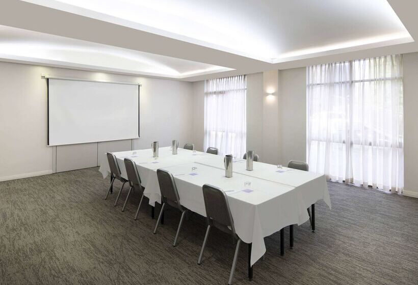 Отель Mercure Newcastle