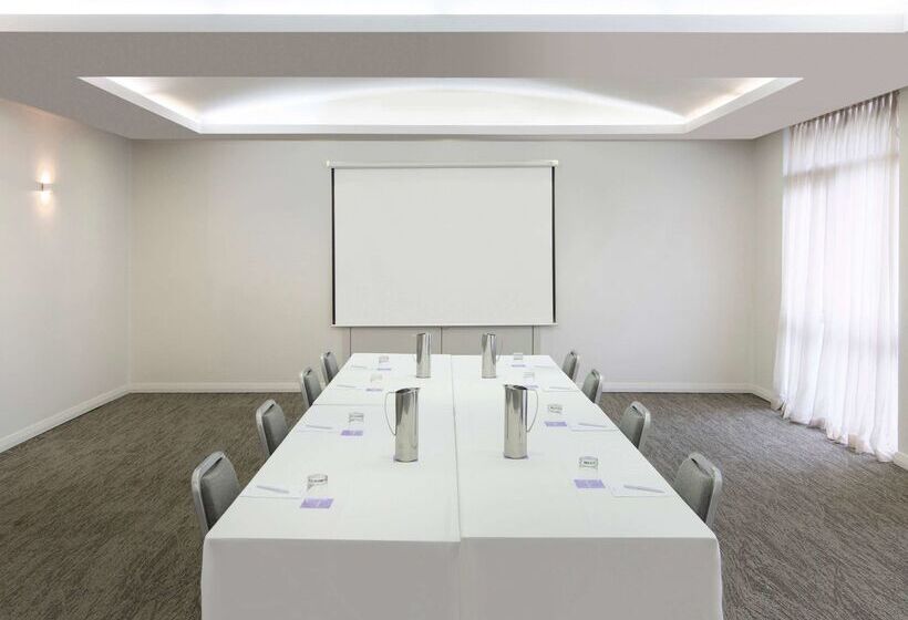 Отель Mercure Newcastle