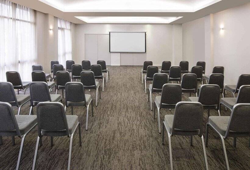 Отель Mercure Newcastle