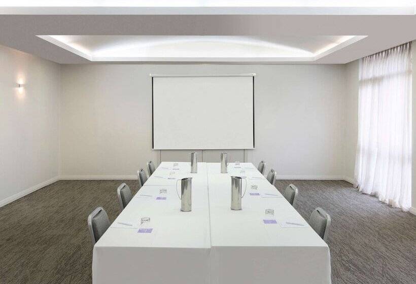 Отель Mercure Newcastle