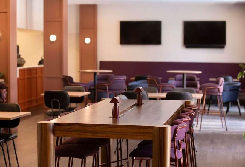 Отель Mercure Newcastle