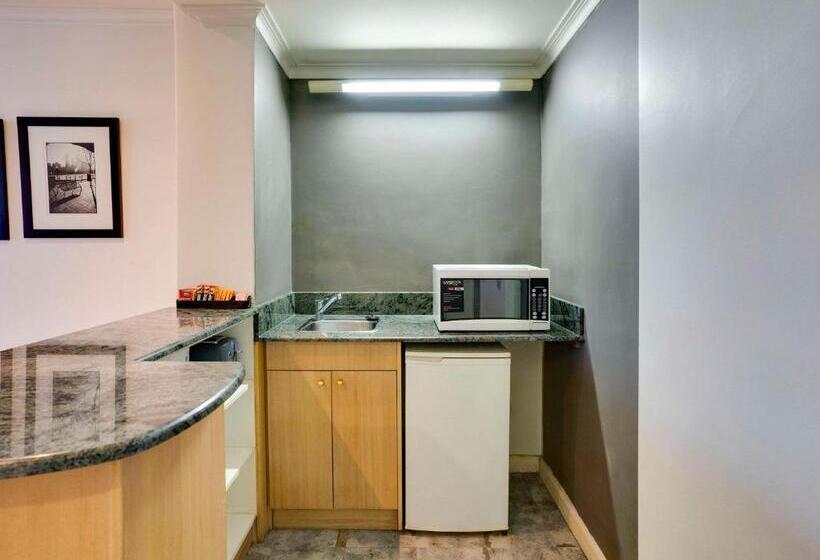 בית מלון כפרי Mercure North Melbourne