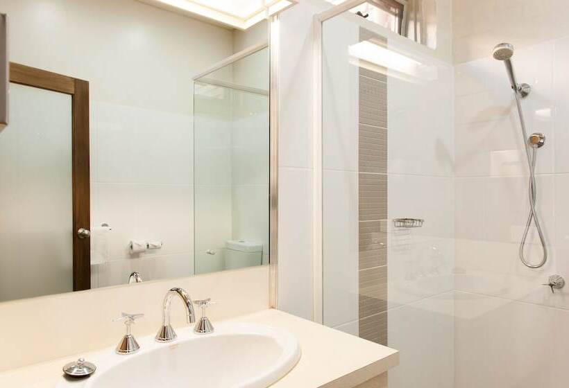 בית מלון כפרי Mitchell On Main