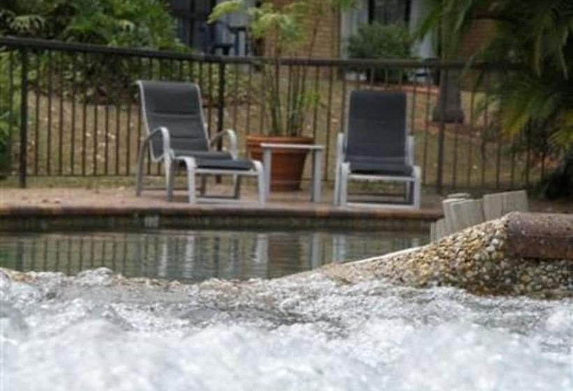 Mt Ommaney Hotel Apartments