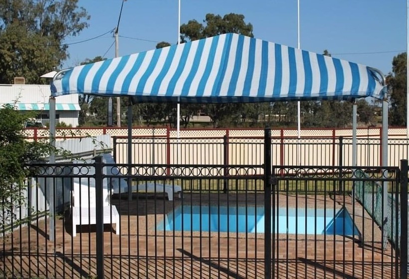 فندق Nandewar Motor Inn