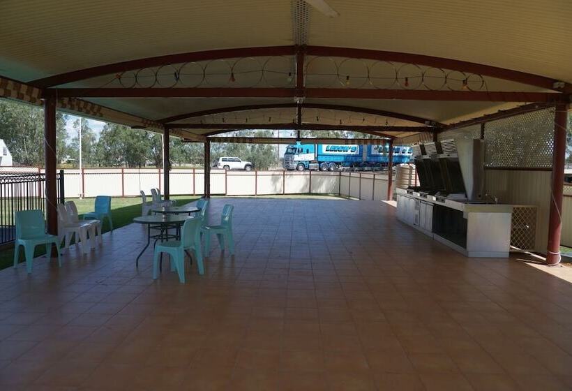 فندق Nandewar Motor Inn