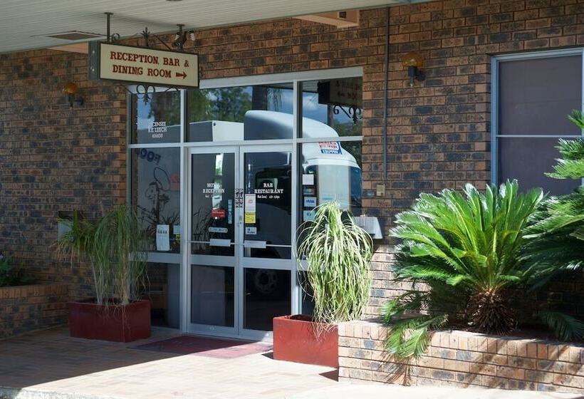 فندق Nandewar Motor Inn