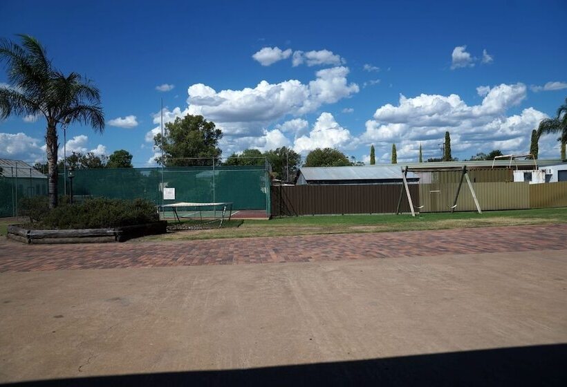 فندق Nandewar Motor Inn