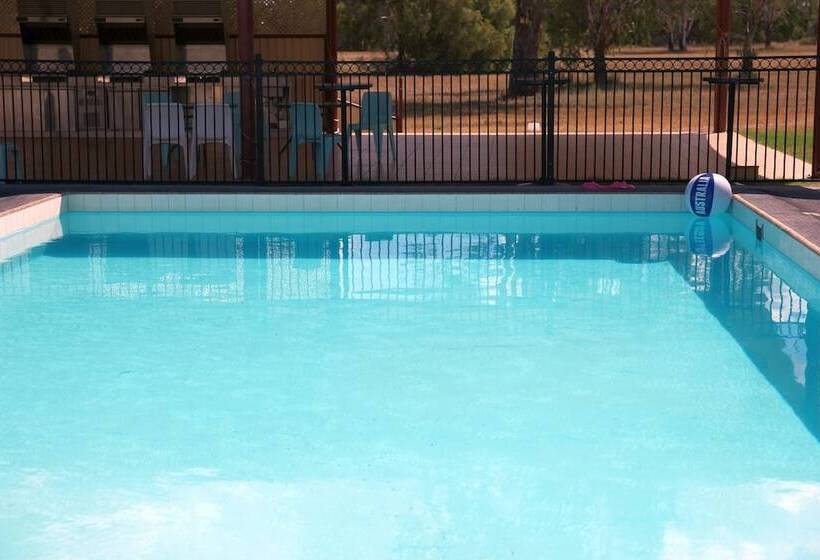 فندق Nandewar Motor Inn