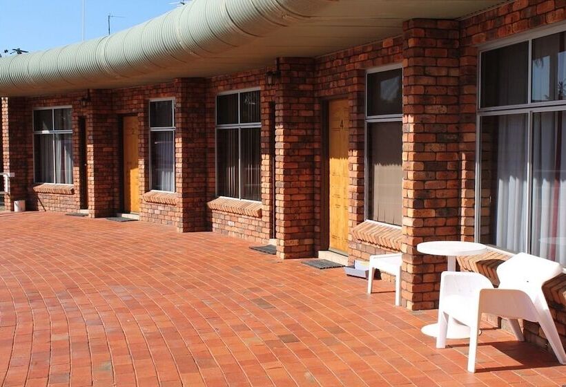 فندق Nandewar Motor Inn