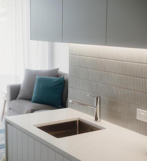 Отель Netanya Noosa Beachfront Resort