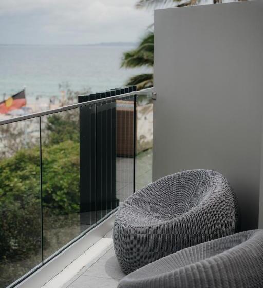 Отель Netanya Noosa Beachfront Resort