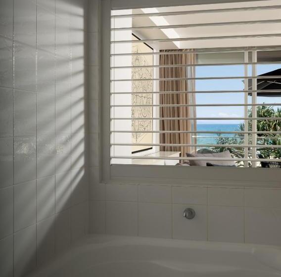 فندق Netanya Noosa Beachfront Resort