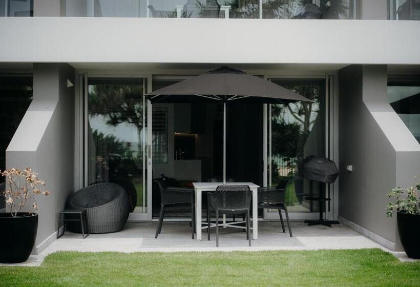 Отель Netanya Noosa Beachfront Resort