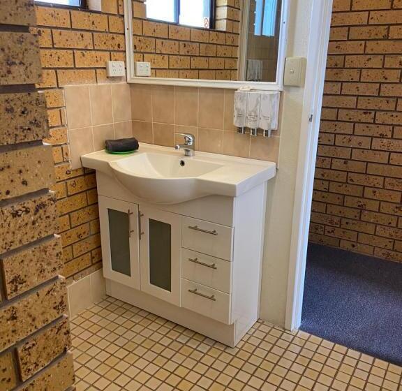 בית מלון כפרי Newell Motor Inn Narrandera