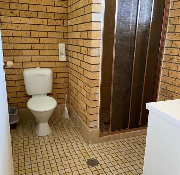 בית מלון כפרי Newell Motor Inn Narrandera