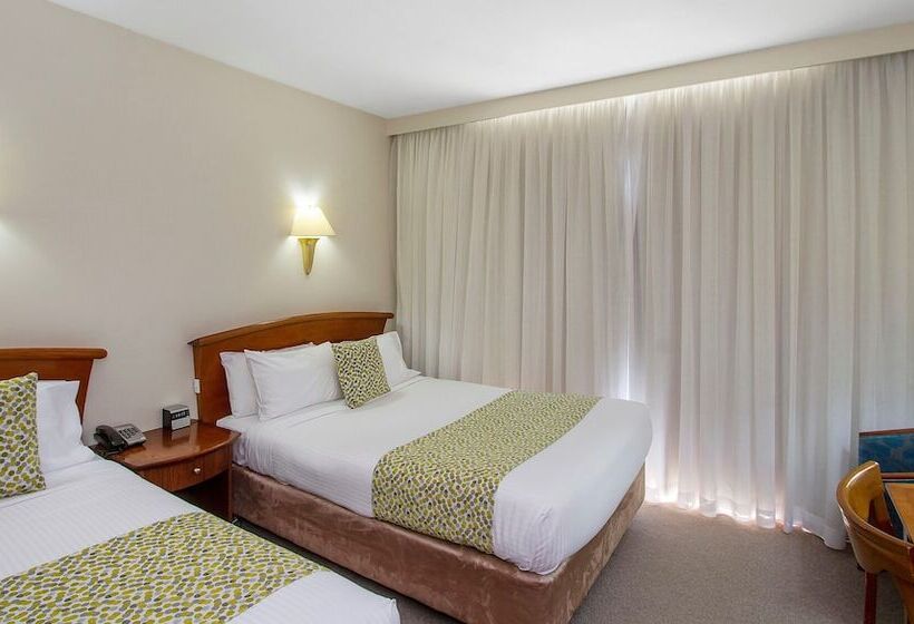 هتل Noah S On The Beach