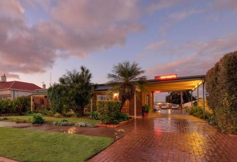 هتل Oasis Motor Inn