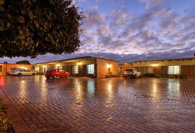 هتل Oasis Motor Inn