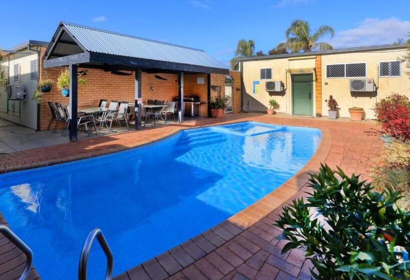 هتل Oasis Motor Inn